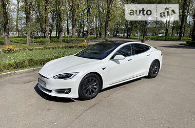 Ліфтбек Tesla Model S 2017 в 