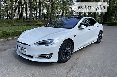 Ліфтбек Tesla Model S 2017 в 