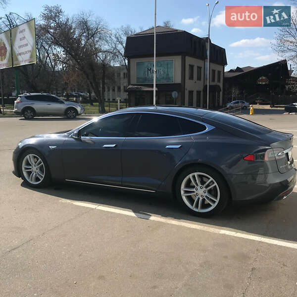 Ліфтбек Tesla Model S 2014 в Кременчуці