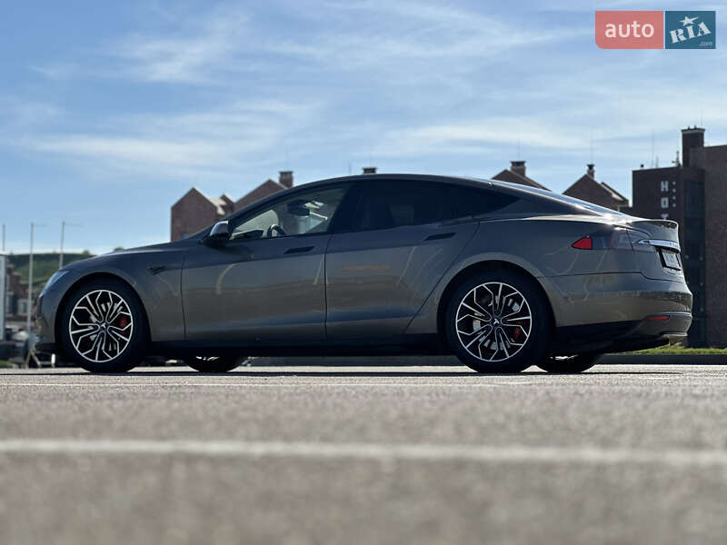 Ліфтбек Tesla Model S 2015 в Києві