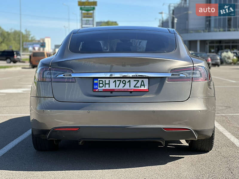 Лифтбек Tesla Model S 2015 в Киеве