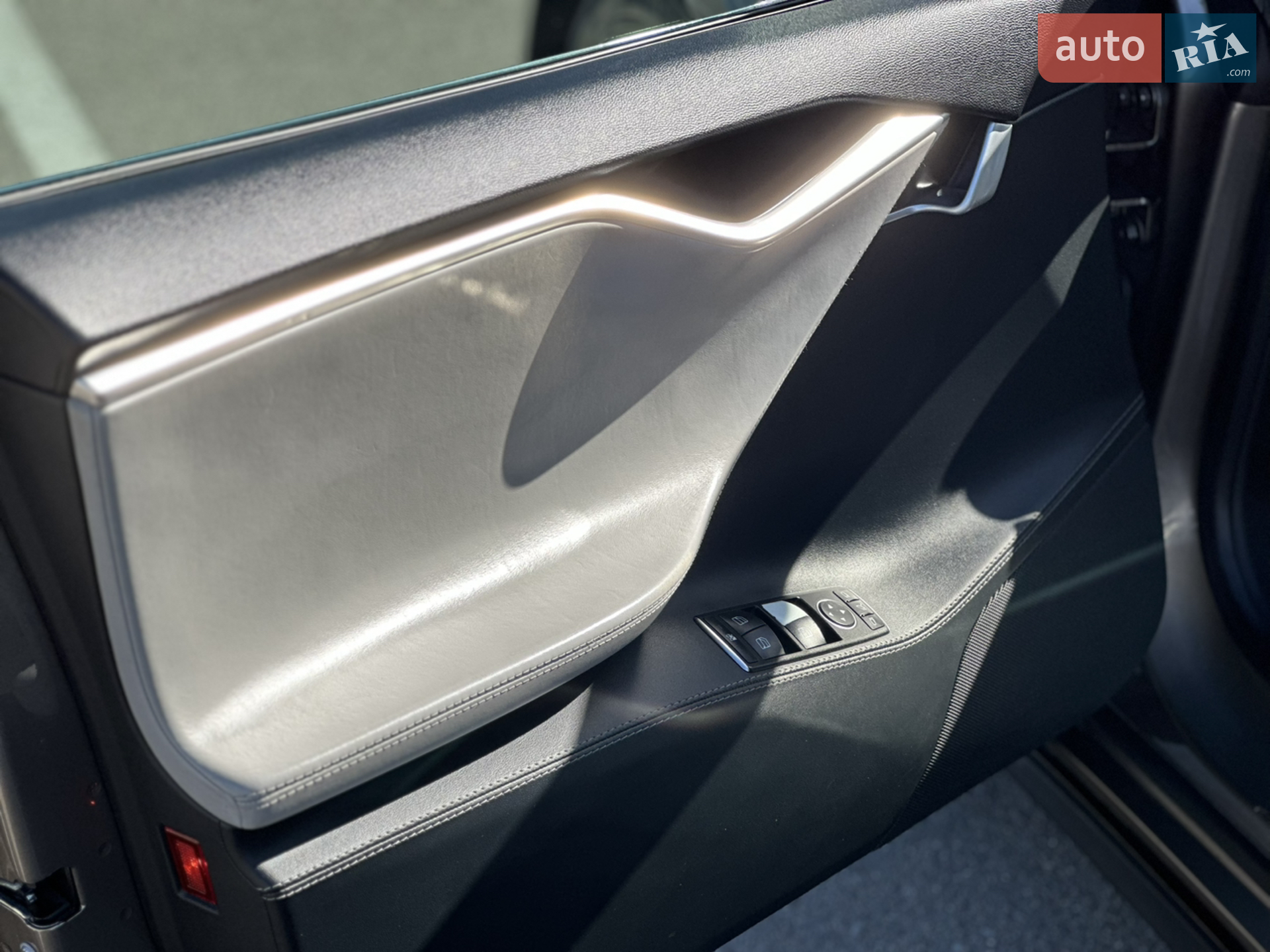 2015 Tesla Model S - мініатюра 12