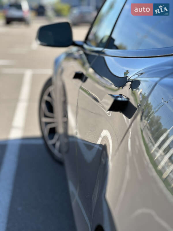 Ліфтбек Tesla Model S 2015 в Києві