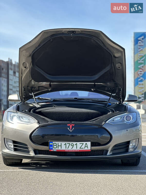 Лифтбек Tesla Model S 2015 в Киеве