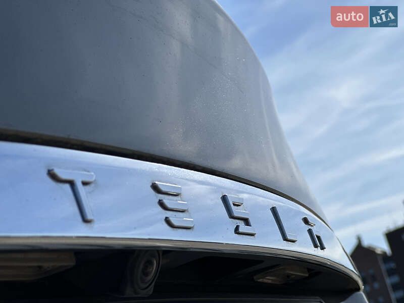 Ліфтбек Tesla Model S 2015 в Києві