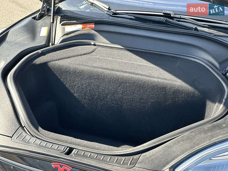 Лифтбек Tesla Model S 2015 в Киеве
