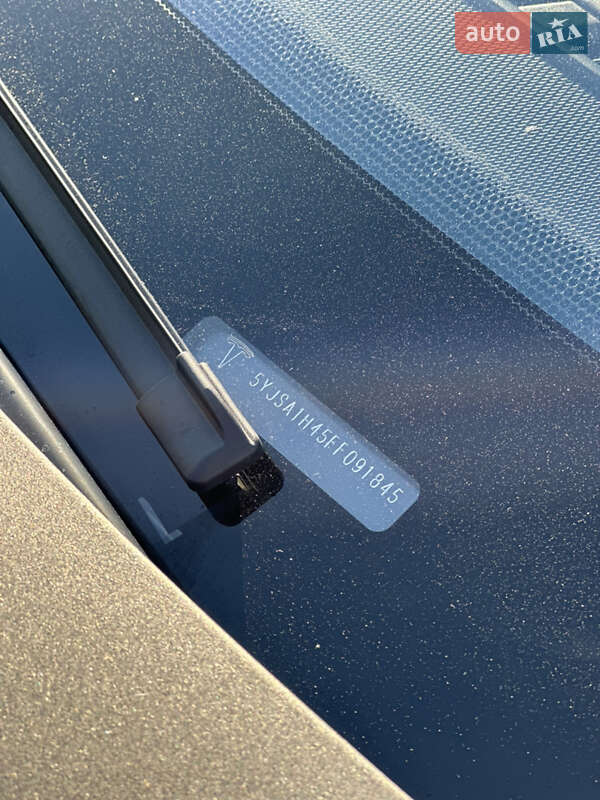 Ліфтбек Tesla Model S 2015 в Києві