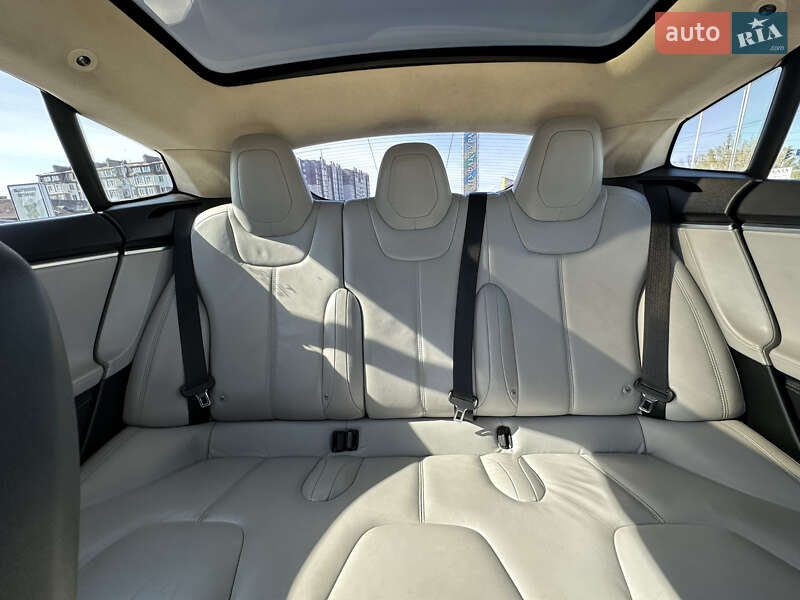 Ліфтбек Tesla Model S 2015 в Києві