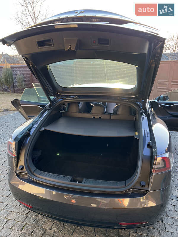 Ліфтбек Tesla Model S 2016 в Харкові