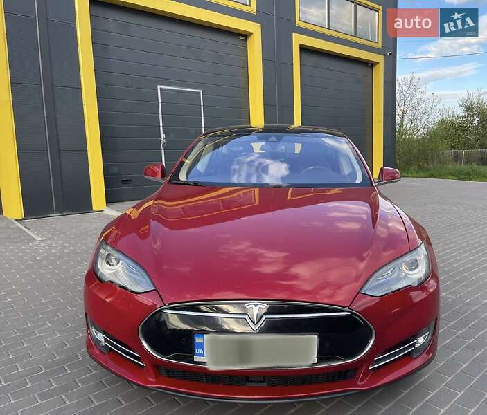 Tesla Model S 2014