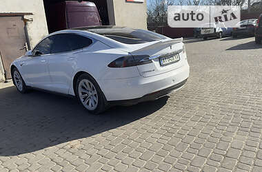 Лифтбек Tesla Model S 2015 в Ивано-Франковске