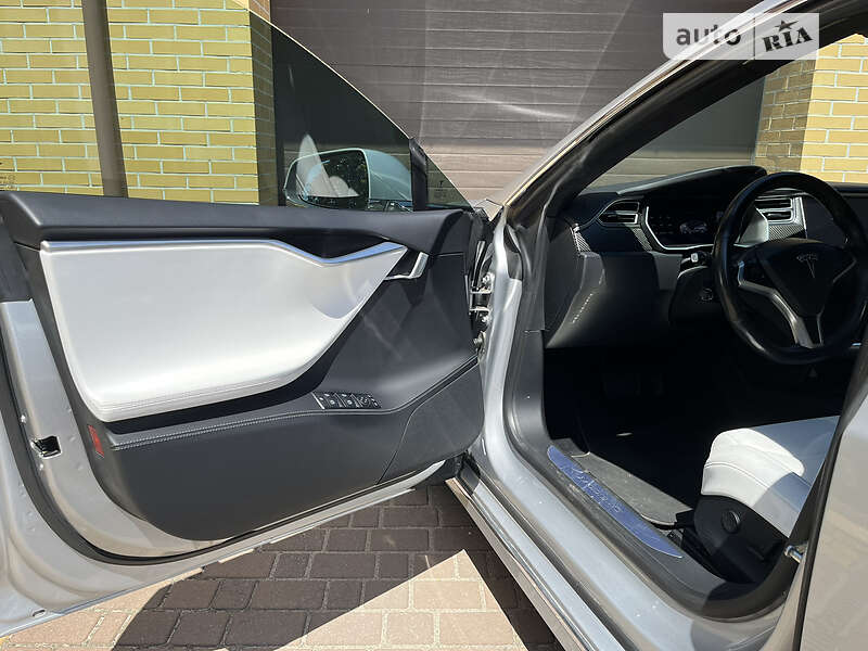 Лифтбек Tesla Model S 2017 в Запорожье фото 6 Лифтбек Tesla Model S 2017 в Запорожье