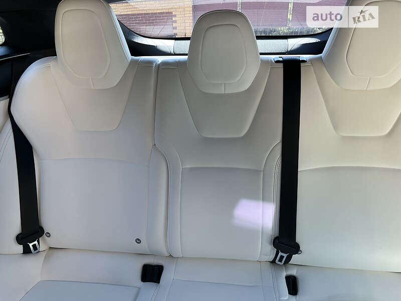 Лифтбек Tesla Model S 2017 в Запорожье