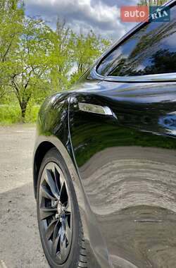 Лифтбек Tesla Model S 2015 в Черкассах