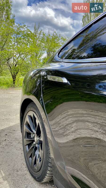 Лифтбек Tesla Model S 2015 в Черкассах