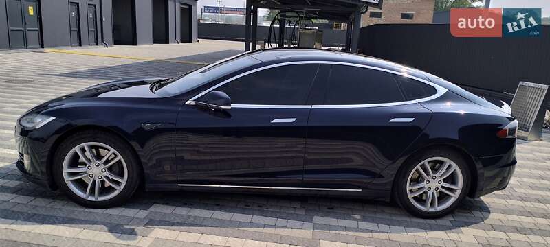 Ліфтбек Tesla Model S 2013 в Львові