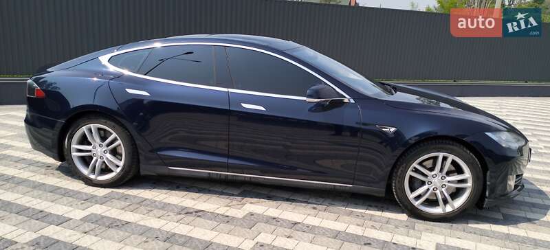 Ліфтбек Tesla Model S 2013 в Львові