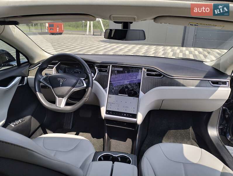 Ліфтбек Tesla Model S 2013 в Львові