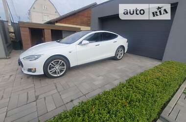 Лифтбек Tesla Model S 2015 в Буче