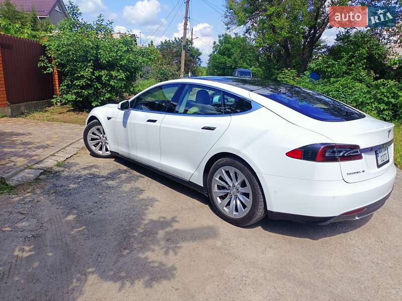 Ліфтбек Tesla Model S 2016 в Запоріжжі