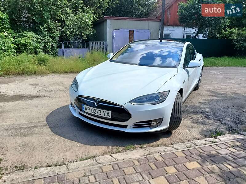 Лифтбек Tesla Model S 2016 в Запорожье