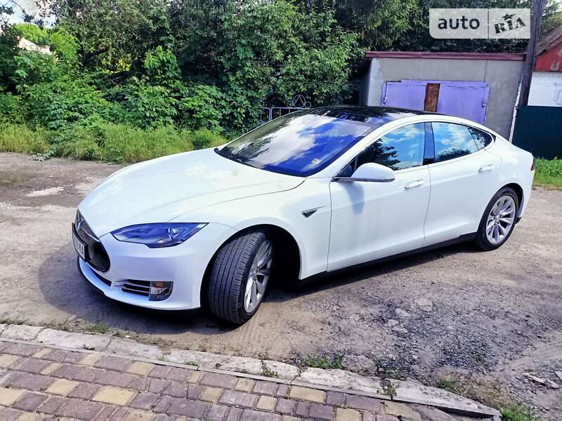 Лифтбек Tesla Model S 2016 в Запорожье