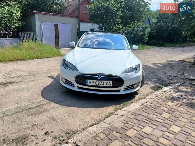Ліфтбек Tesla Model S 2016 в Запоріжжі