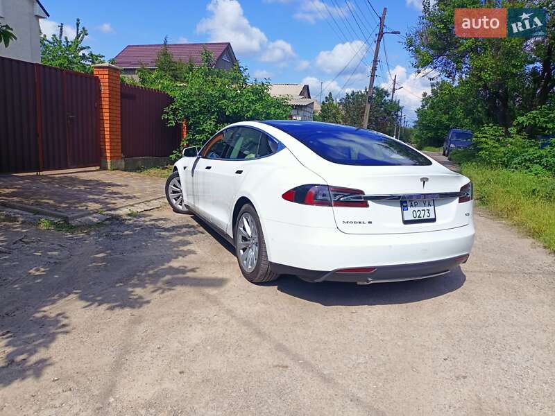 Лифтбек Tesla Model S 2016 в Запорожье