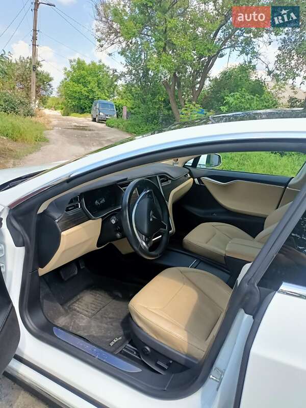 Лифтбек Tesla Model S 2016 в Запорожье