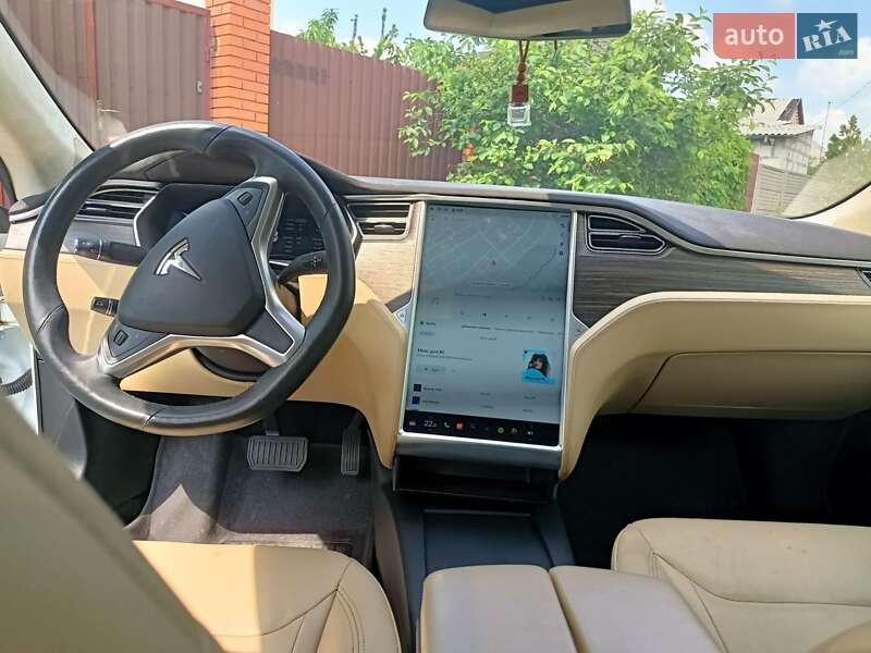 Лифтбек Tesla Model S 2016 в Запорожье