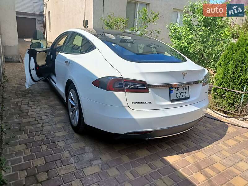 Ліфтбек Tesla Model S 2016 в Запоріжжі