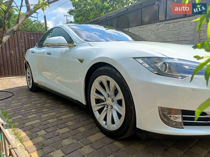 Лифтбек Tesla Model S 2016 в Запорожье