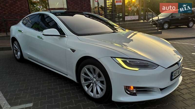 Лифтбек Tesla Model S 2016 в Виннице