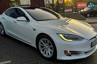 Лифтбек Tesla Model S 2016 в Виннице