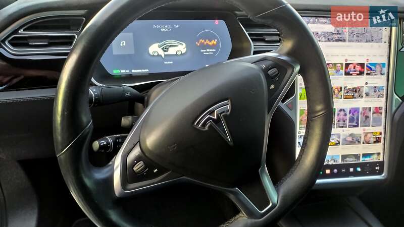 Лифтбек Tesla Model S 2016 в Виннице