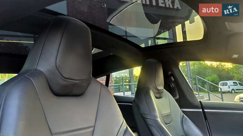 Лифтбек Tesla Model S 2016 в Виннице