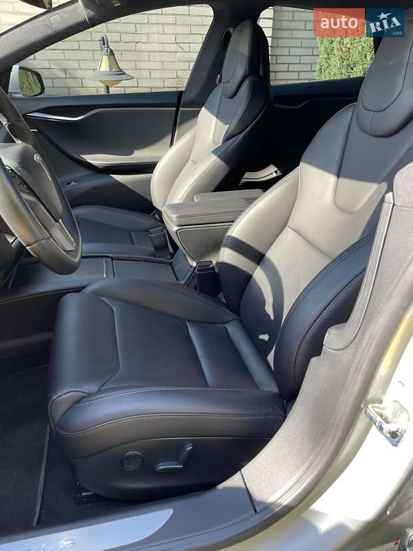 Ліфтбек Tesla Model S 2018 в Житомирі