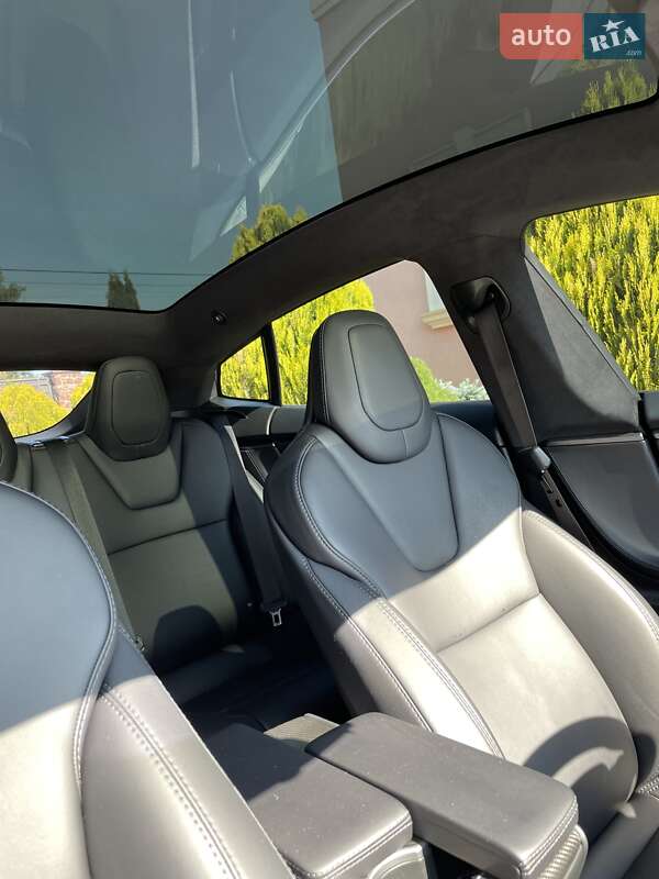 Ліфтбек Tesla Model S 2018 в Житомирі