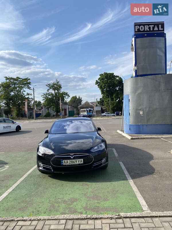 Ліфтбек Tesla Model S 2015 в Миколаєві