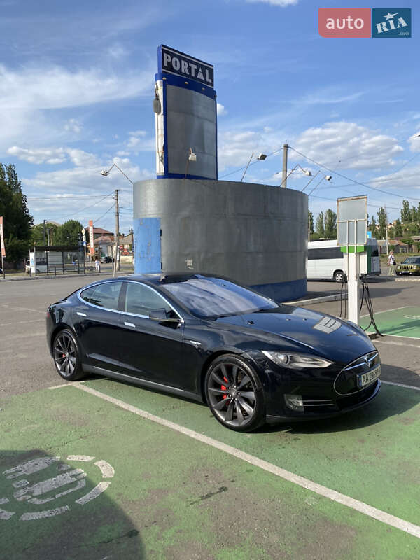 Лифтбек Tesla Model S 2015 в Николаеве