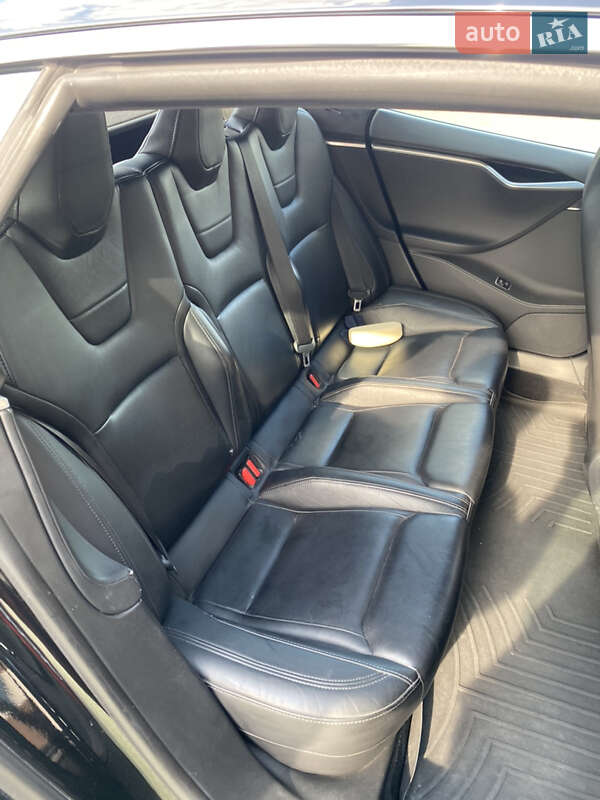 Ліфтбек Tesla Model S 2015 в Миколаєві