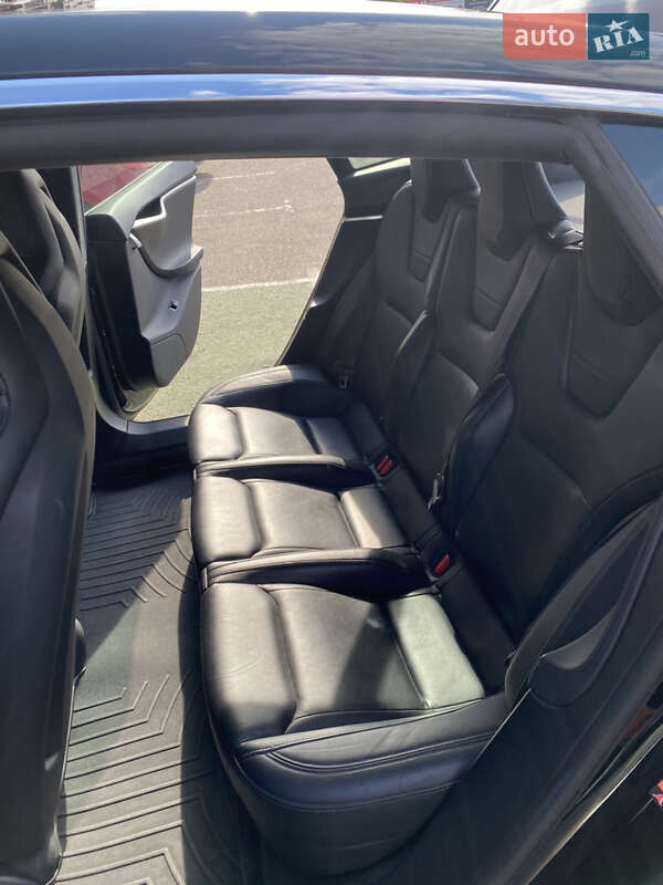 Ліфтбек Tesla Model S 2015 в Миколаєві