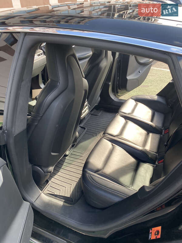Лифтбек Tesla Model S 2015 в Николаеве