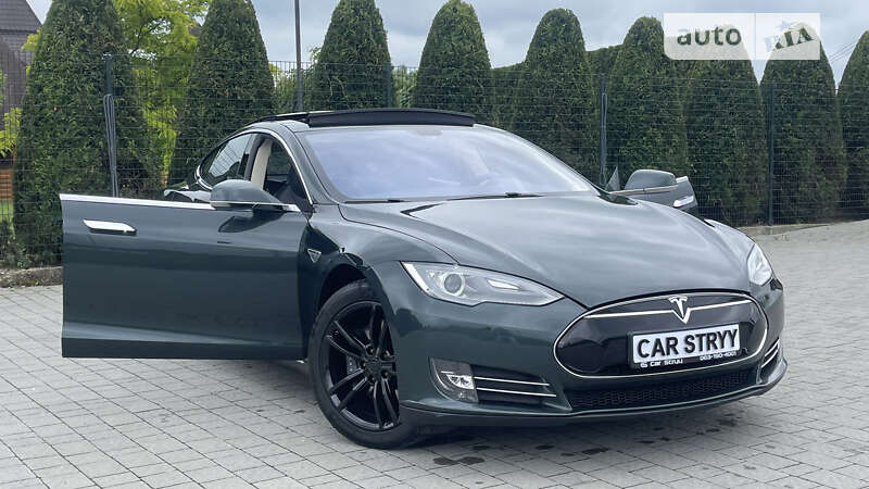 Лифтбек Tesla Model S 2014 в 