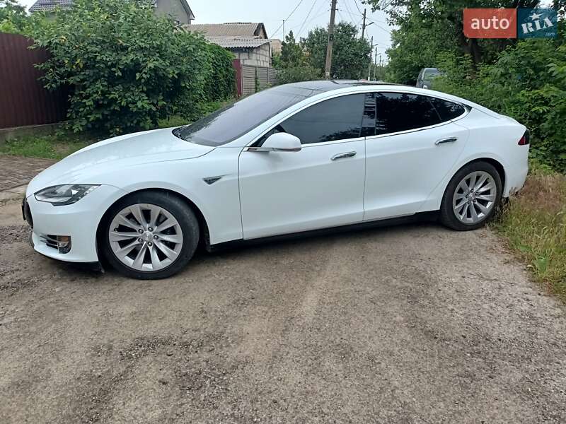 Ліфтбек Tesla Model S 2016 в Запоріжжі