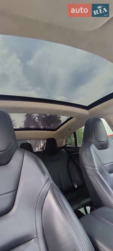 Ліфтбек Tesla Model S 2015 в Києві