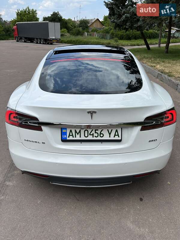 Ліфтбек Tesla Model S 2015 в Житомирі