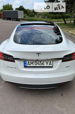 Лифтбек Tesla Model S 2015 в Житомире