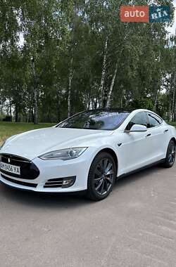 Лифтбек Tesla Model S 2015 в Житомире