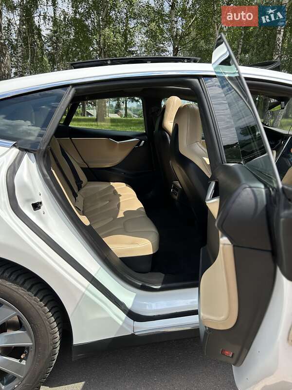 Ліфтбек Tesla Model S 2015 в Житомирі